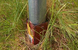 Swing leg in Metpost holder